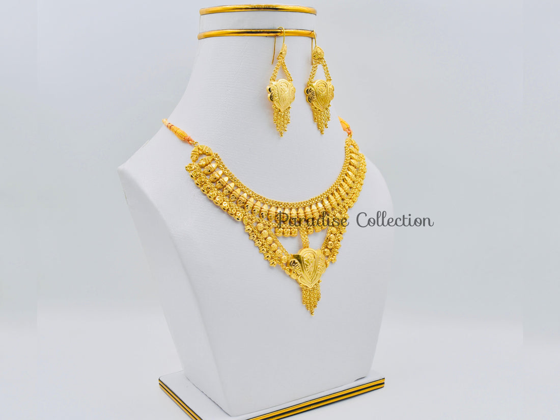 Graceful Necklace Set – Beauty & Style With Free Jewellery Case