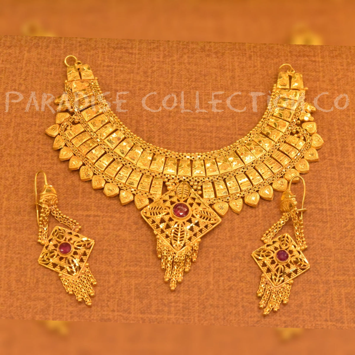 Graceful Traditional Necklace Set – Comes with Free Jewellery Box