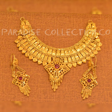 Graceful Traditional Necklace Set – Comes with Free Jewellery Box