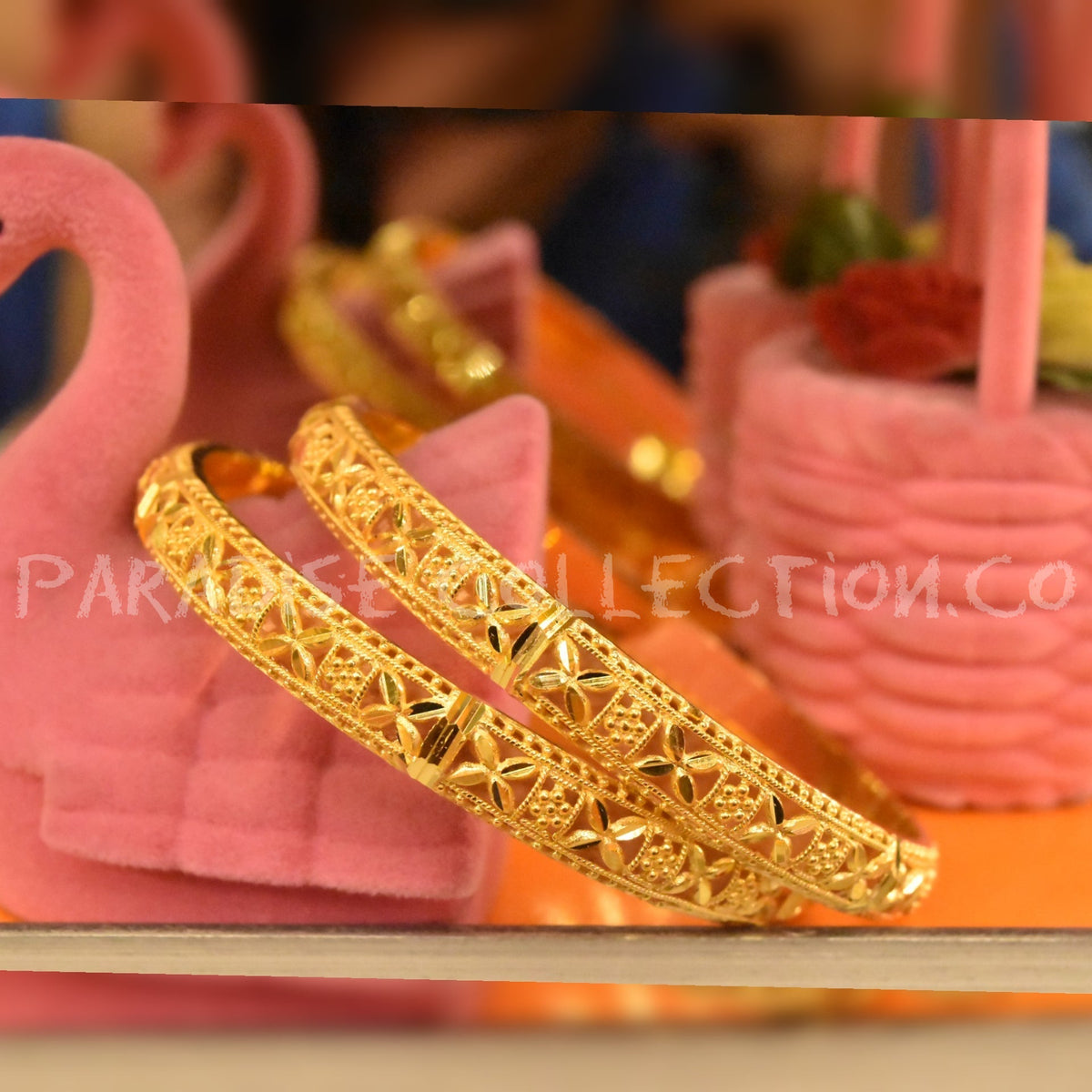 Graceful Bangles Set – Beautiful Design, Free Box Included