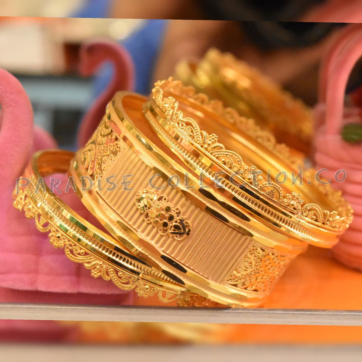 Luxury Bangles Set – Elegant Design with Free Designer Jewelry Box