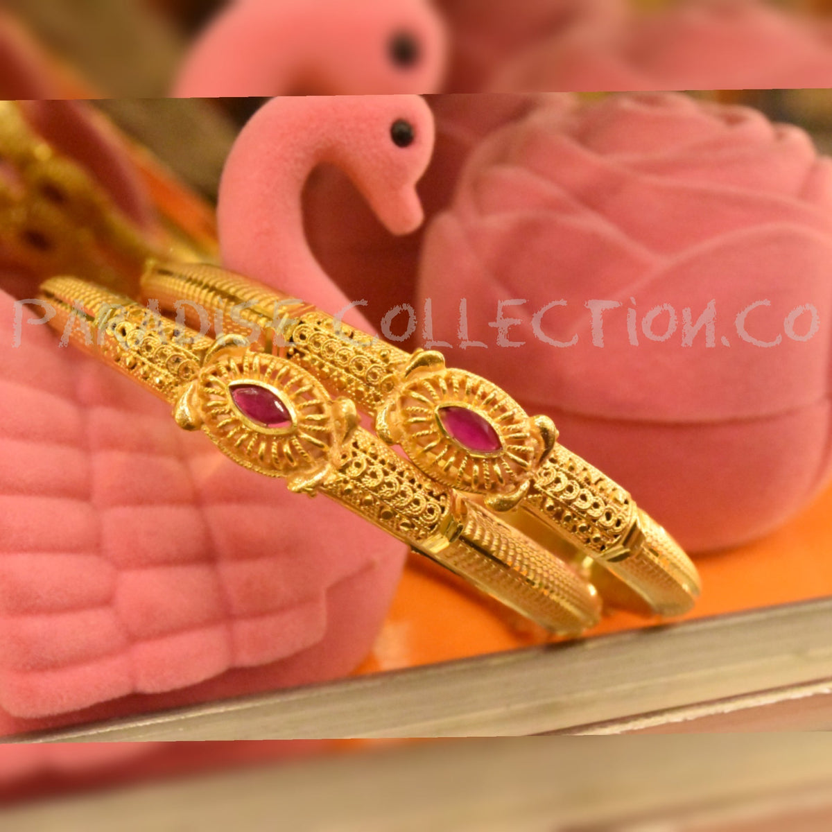 Stylish & Elegant Bangles Set – Beautiful Design with Free Fancy Jewelry Box